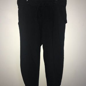 Black Nike cropped sweatpants size small